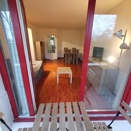Appartamento F3 Avec Balcon 5 Min Gare Sqy Et Parking Gratuit Guyancourt Esterno foto