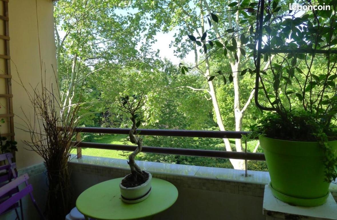 Appartamento F3 Avec Balcon 5 Min Gare Sqy Et Parking Gratuit Guyancourt Esterno foto