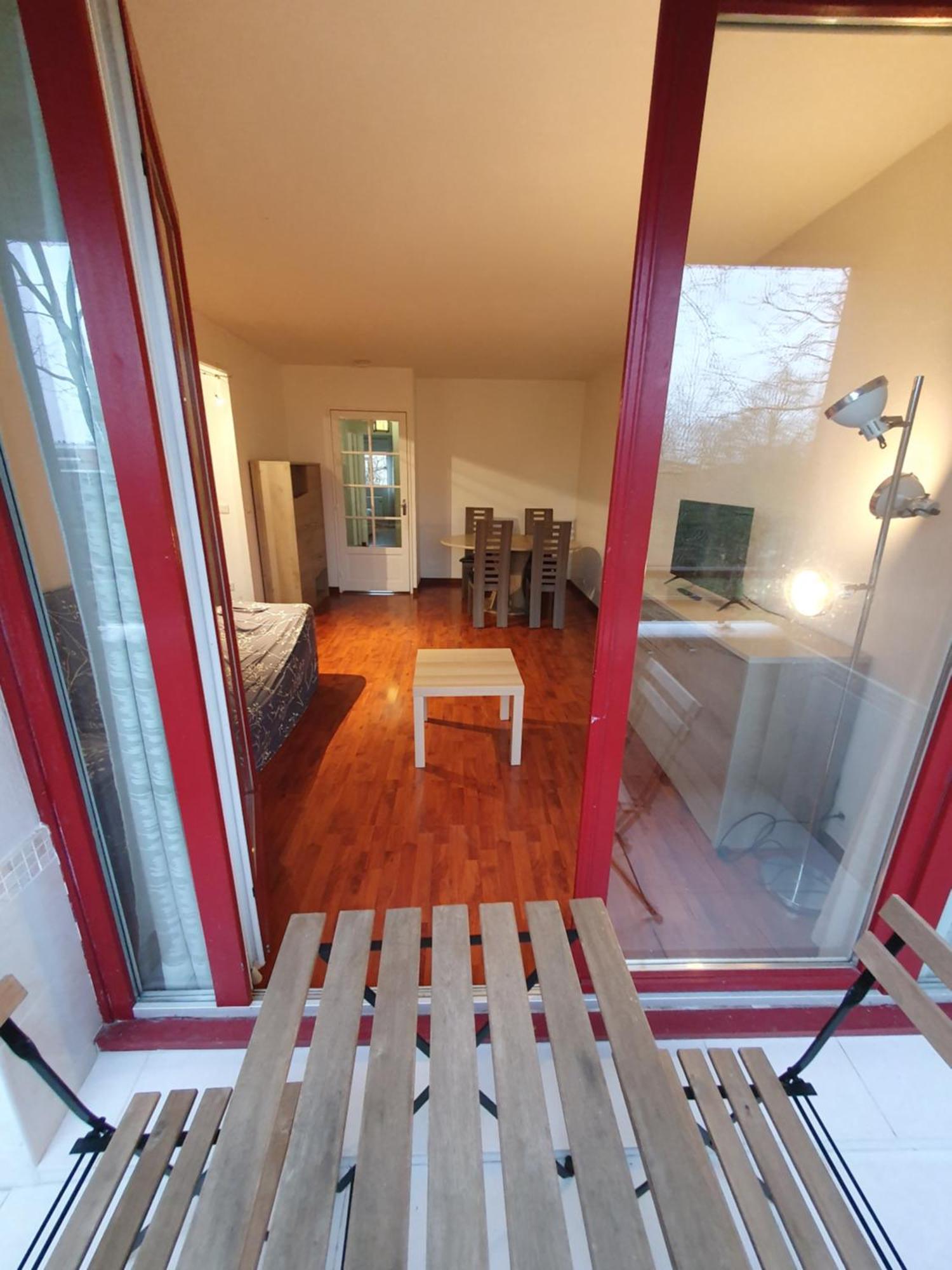 Appartamento F3 Avec Balcon 5 Min Gare Sqy Et Parking Gratuit Guyancourt Esterno foto